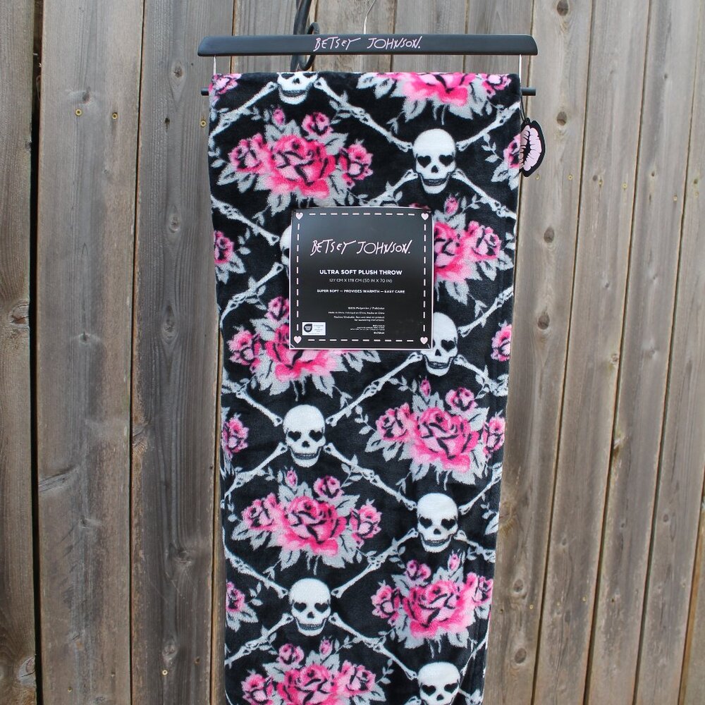 Betsey Johnson Skull & Crossbones Floral Gothic Blanket NWT